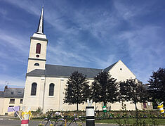 photo de l'église de Quilly, prise de la rue - Agrandir l'image, .JPG 54,8 Ko (fenêtre modale)